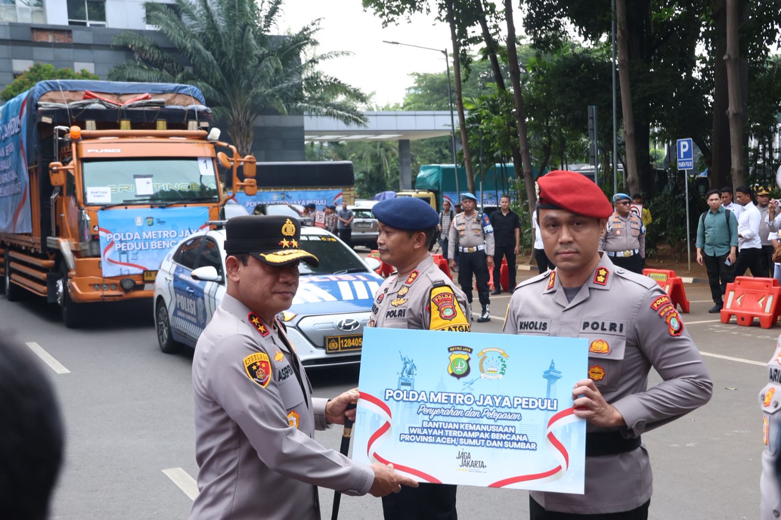 Peduli Sumatera Polda Metro Jaya Kirim Bantuan Kemanusiaan ke Aceh, Sumut, dan Sumbar